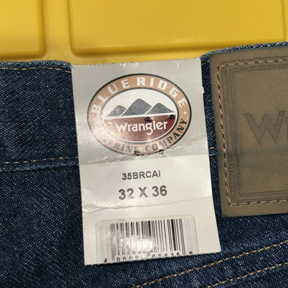 NWT Wrangler 32 x 36 blue jeans - Picture 3 of 4